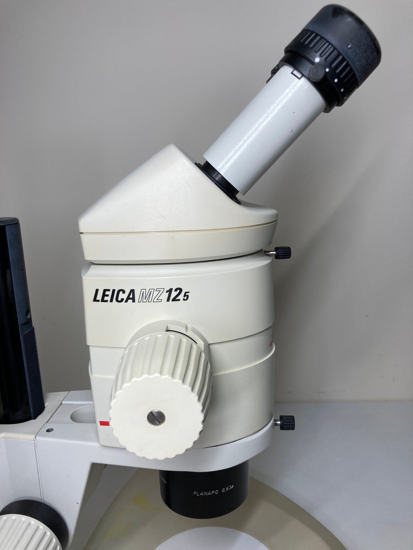 Leica MZ12.5 Stereo Microscope W/ 10X21B Eyepieces and PLANAPO 0.63X Objective