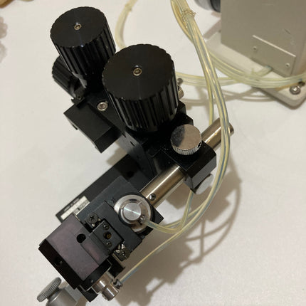 Narishige MNO-203 Three-Axis Oil Hydraulic Fine Micromanipulator & MN-4