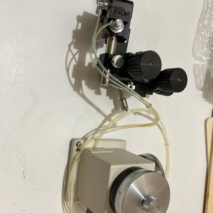 Narishige MNO-203 Three-Axis Oil Hydraulic Fine Micromanipulator & MN-4