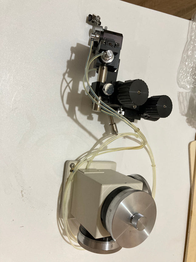 Narishige MNO-203 Three-Axis Oil Hydraulic Fine Micromanipulator & MN-4