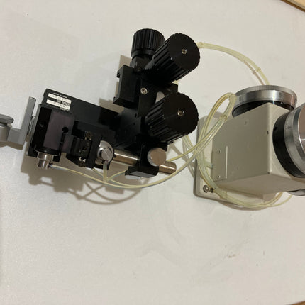 Narishige MNO-203 Three-Axis Oil Hydraulic Fine Micromanipulator & MN-4