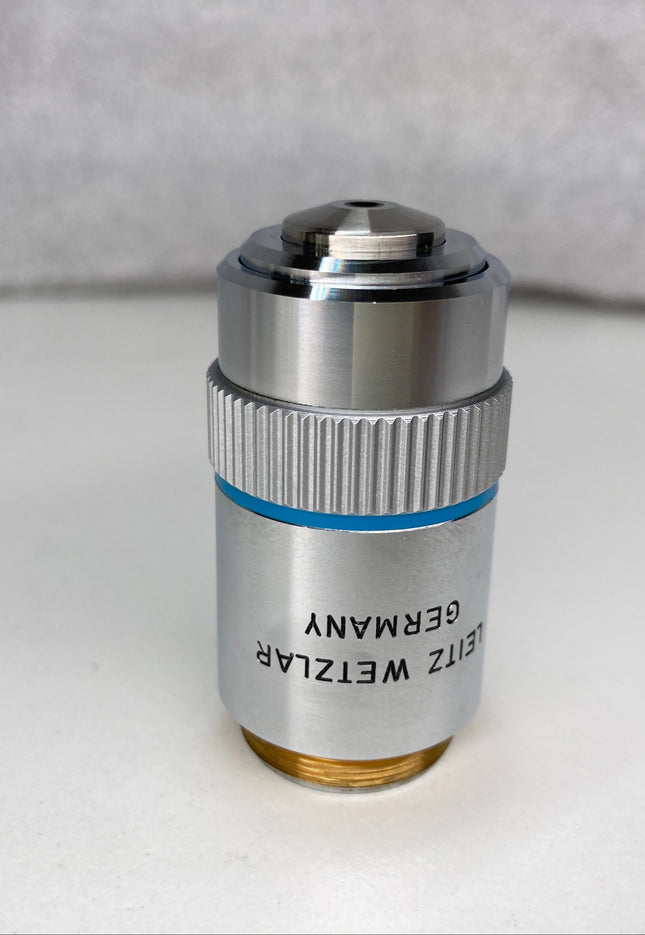Leitz Wetzlar Microscope PL APO 40x0.75 160/0.17 Objective RMS viewed from the side with silver and blue detailing.