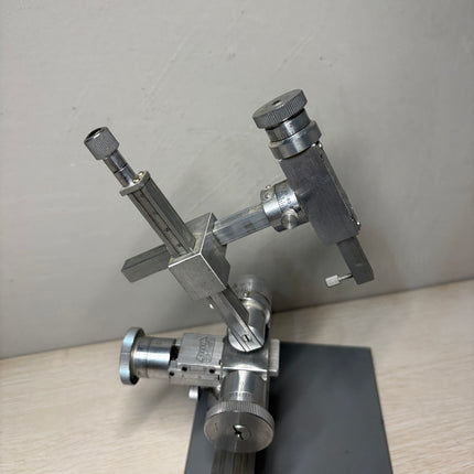 Narishige SM-11 3-Axis Mechanical Micromanipulator Stereotaxic MA-2 Base System