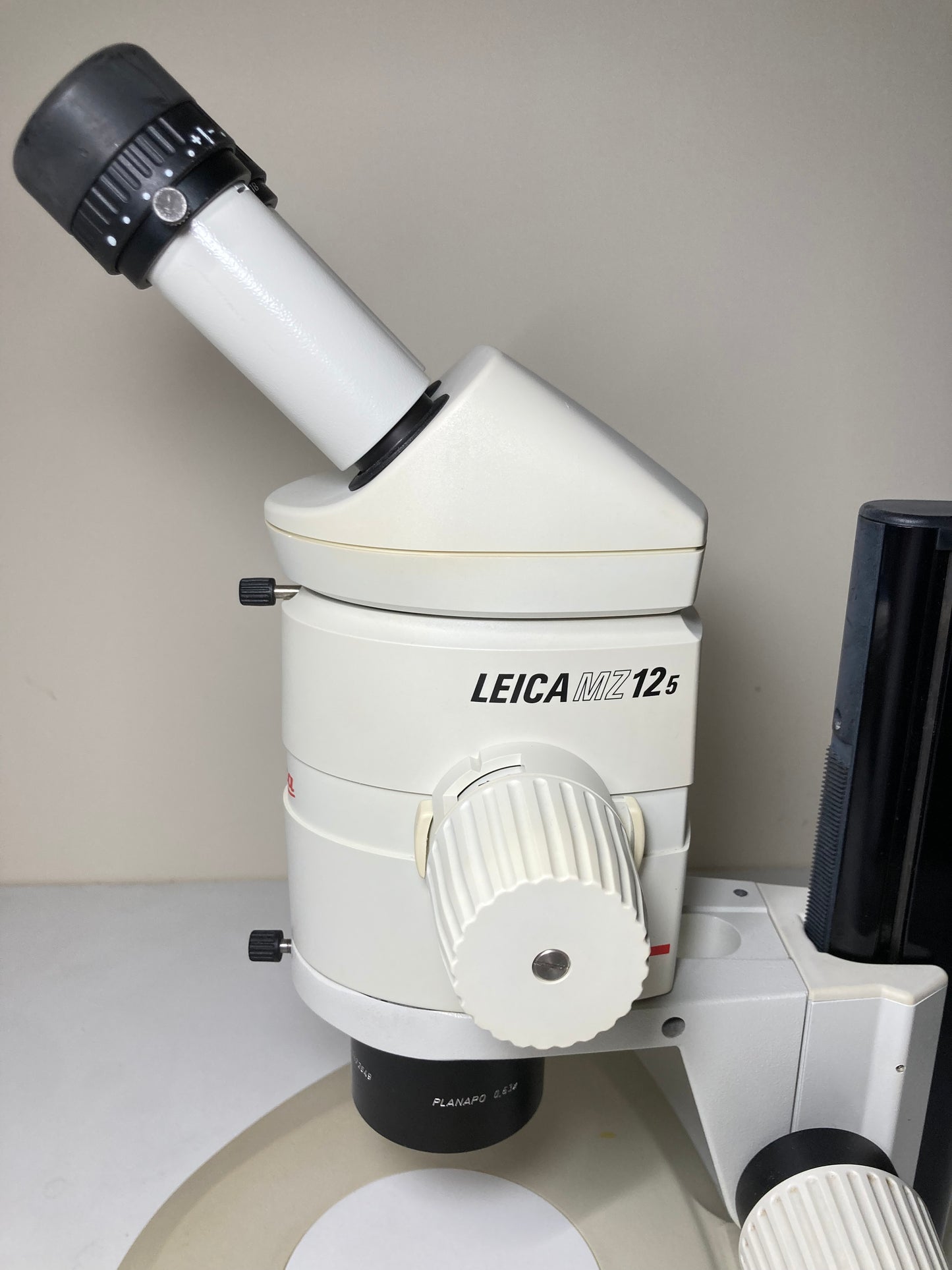Leica MZ12.5 Stereo Microscope W/ 10X21B Eyepieces and PLANAPO 0.63X Objective