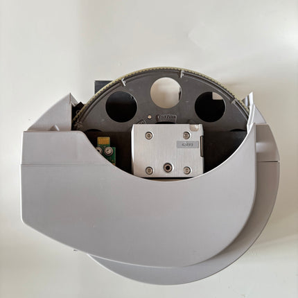 Zeiss 10-position reflector turret mot. ACR, 424913 for P&C modules top view image showing electronic components.