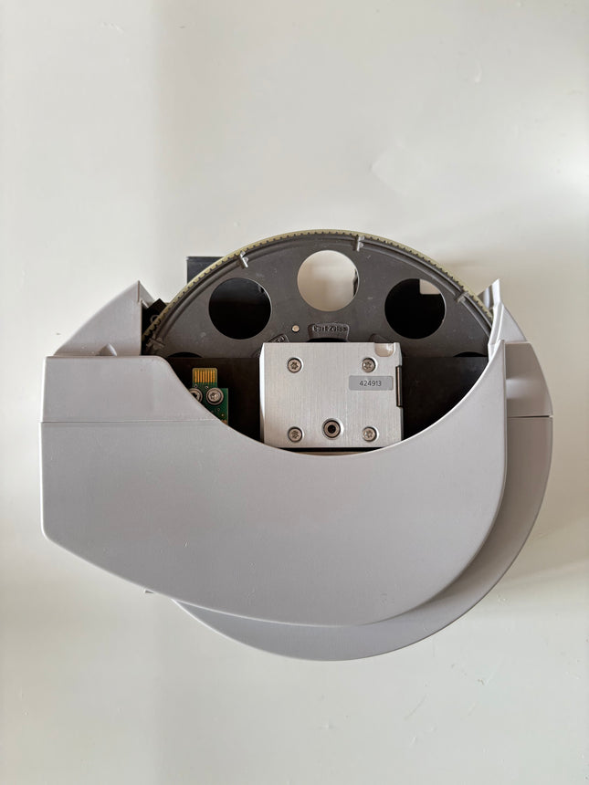Zeiss 10-position reflector turret mot. ACR, 424913 for P&C modules top view image showing electronic components.