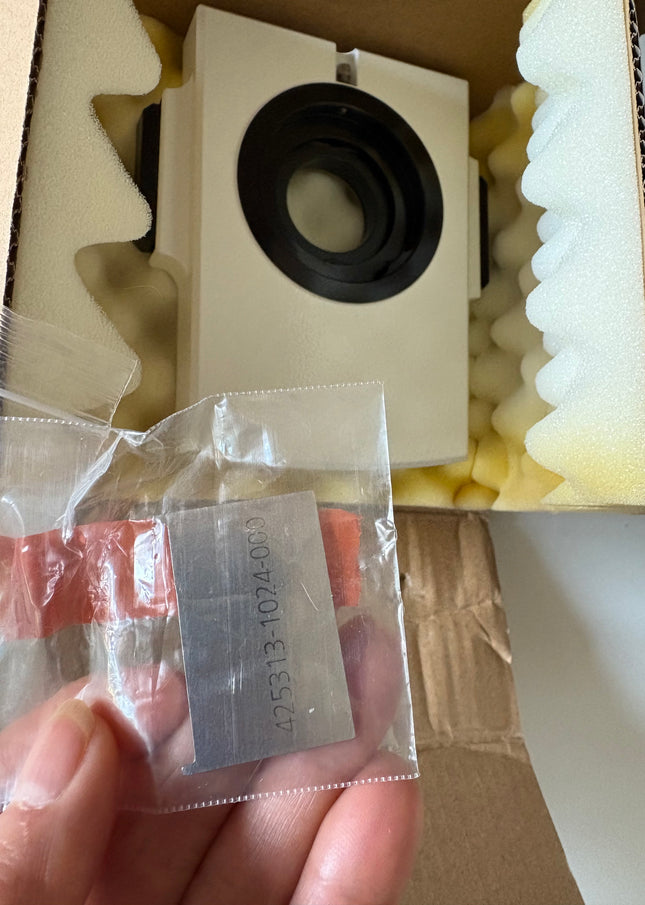 Zeiss Intermediate Plate for slide 12x46 425313-9020 W/452149 f/ AXIO Microscopes