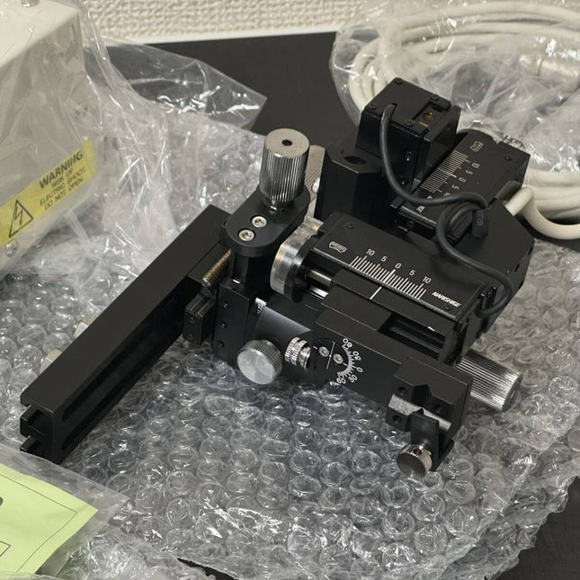 Narishige MM-80 Motorized 3-Axis Coarse/Fine Micromanipulator on bubble wrap 